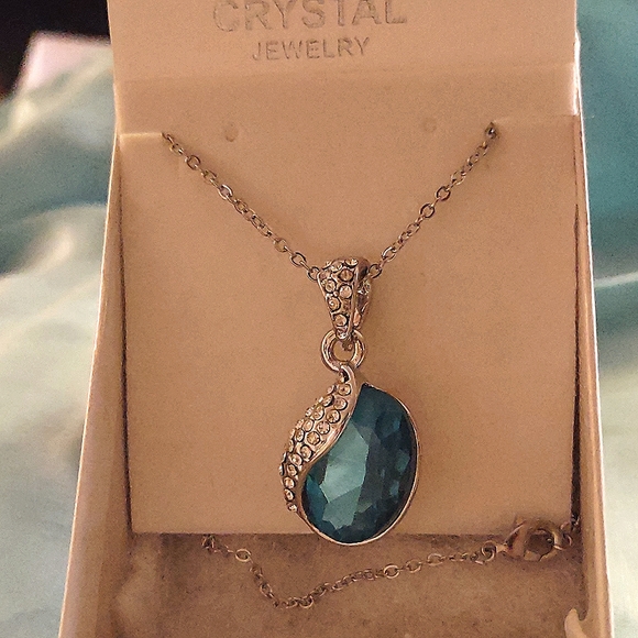 Blue Zircon Elegant Pendant - Picture 7 of 10